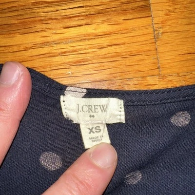 Top de lunares azul J Crew Xs Foto 1 de 4