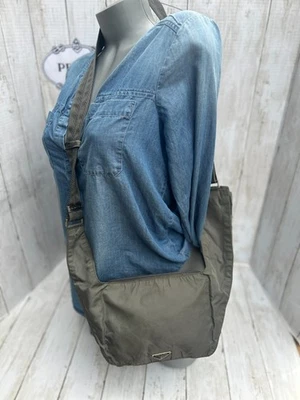 Gafas PRADA GRIS pequeñas Tessuto NYLON CUERPO CRUZADO # 6 ¡Auténticas! *RARO* Foto 1 de 4