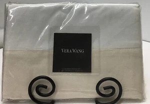 Vera Wang Queen Bedskirt In Ivory & White ( 60 In X 80 In ) - Picture 1 of 2