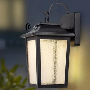 LED Dusk to Dawn Outdoor Wall Lantern with Sensor, 13W 3000k - Picture 1 of 7