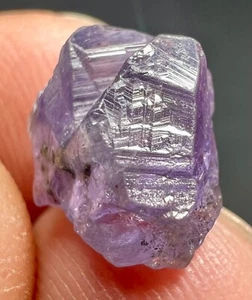Cristallo spinello viola 6 carati dal Badakhshan Afghanistan - Foto 1 di 7