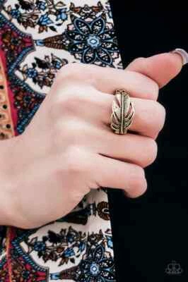 Paparazzi 戒指 - Just Gliding By - 黄铜 - 羽毛 — 第 1/2 张图片