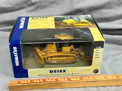 Bulldozer sobre orugas Komatsu D51EX escala 1:50 fundido a presión nuevo en caja First Gear 50-3147 Foto 1 de 4