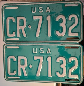 Vintage Matching Pair Set Green U.S.A. License Plate - Military Germany - Bild 1 von 1