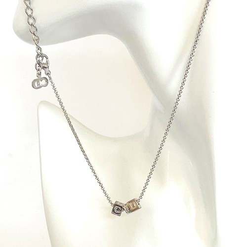 Collana con ciondolo DIOR cubo logo CD strass tono argento