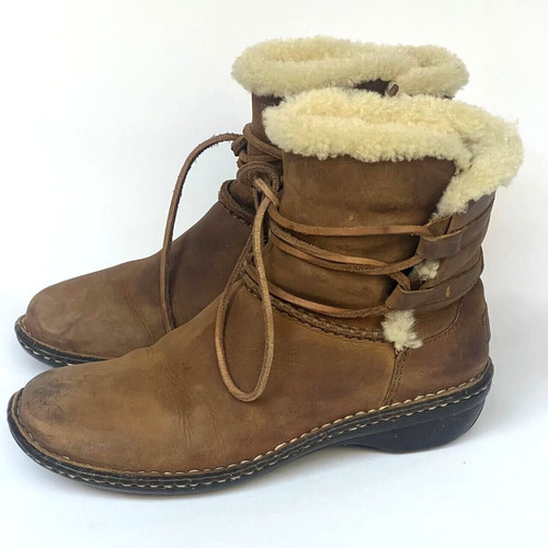 Stivaletti donna UGG Caspia in pelle marrone foderati in shearling 1001815 taglia 7