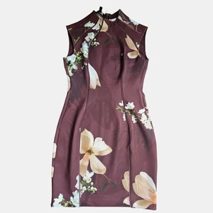 Ted Baker London Zassha Bodycon-Etuikleid Blumen 2 Reißverschluss hinten burgunderrot neu mit Etikett - Bild 1 von 10