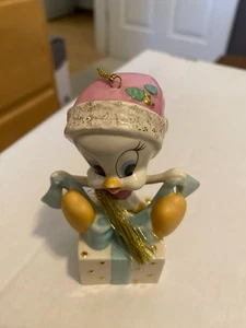 Pre-owned 2003 Lenox Tweety Wraps Up the Holidays Looney Tunes ornament - Picture 1 of 6