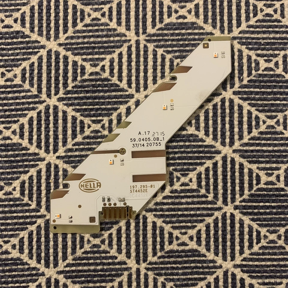 GENUINE BMW F20 F21 1 SERIES LEFT TURN INDICATOR BOARD 7428427 ST4452E 197.295 - Image 1 of 1