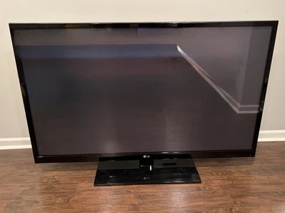 LG 60” 1080P 3D-Ready PLASMA  TV (model 60PZ550) + 2pair 3D Glasses + 3D Blu-Ray - Image 1 of 4