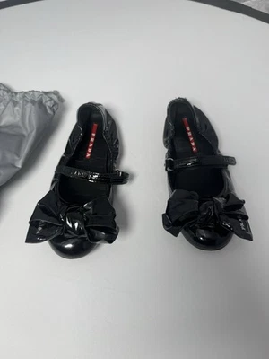 Prada Girl’s Black Patent Leather Bow Shoes Size EU 30 / US 12 Kids - Image 1 of 4