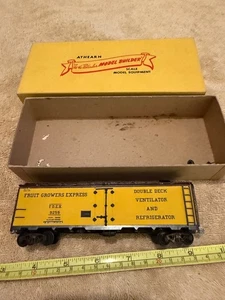 VINTAGE ATHEARN FRUIT GROWERS REEFER CAR HO SCALE  IN OLD YELLOW BOX - Picture 1 of 5