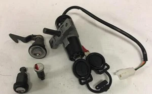 AP8202350 KIT SERRATURE APRILIA ORIGINALE SCARABEO 50 DITECH 2001-2004 - Imagen 1 de 5