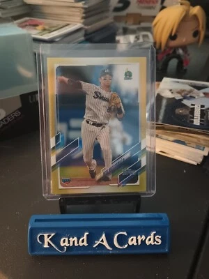 2021 Topps NPB Nippon Professional Baseball Hiyu Motoyama Gold Foil #45 RC - Image 1 of 2