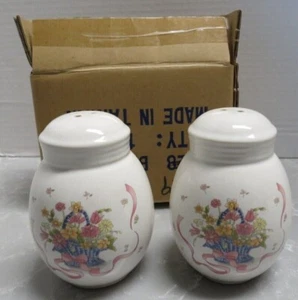 Porcelain Salt & Pepper Shakers Made in Taiwan Pink Ribbon Flowers NIB - Picture 1 of 8