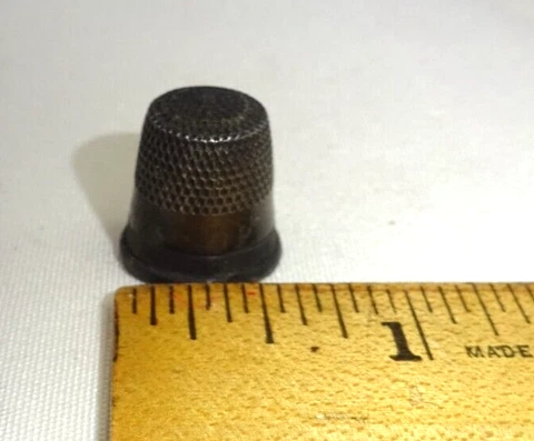ANTIQUE SMALL STERLING SILVER CHILDS THIMBLE 2g VINTAGE SEWING OLD NEEDLEWORK Cover