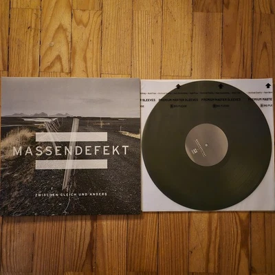 Massendefekt - Zwischen Gleich und Anders Vinyl / LP / Schallplatte - Bild 1 von 2