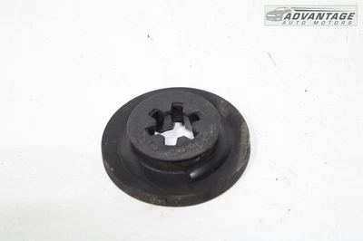 Nissan Rogue 2021-24 AWD trasero izquierdo o derecho muelle helicoidal aislador superior OEM Foto 1 de 4