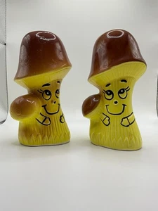 Vintage anthropomorphe Pilz Salz und Pfefferstreuer Hergestellt in Japan Kitschig Retro - Bild 1 von 4