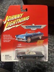 1961 Ford T-Bird Cabrio in grau - Johnny Lightning 1:64 Thunderbird Cabrio - Bild 1 von 4