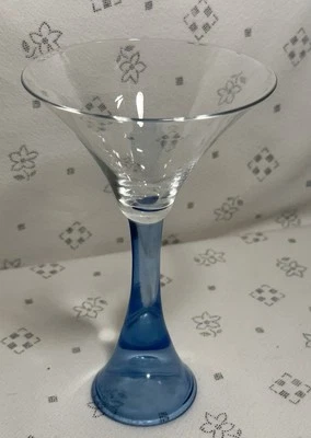 1 BOMBAY CO CRISTAL MARTINI ZAFIRO TALLO 7,5 PULGADAS TIENE CAPACIDAD PARA 6 OZS Foto 1 de 4