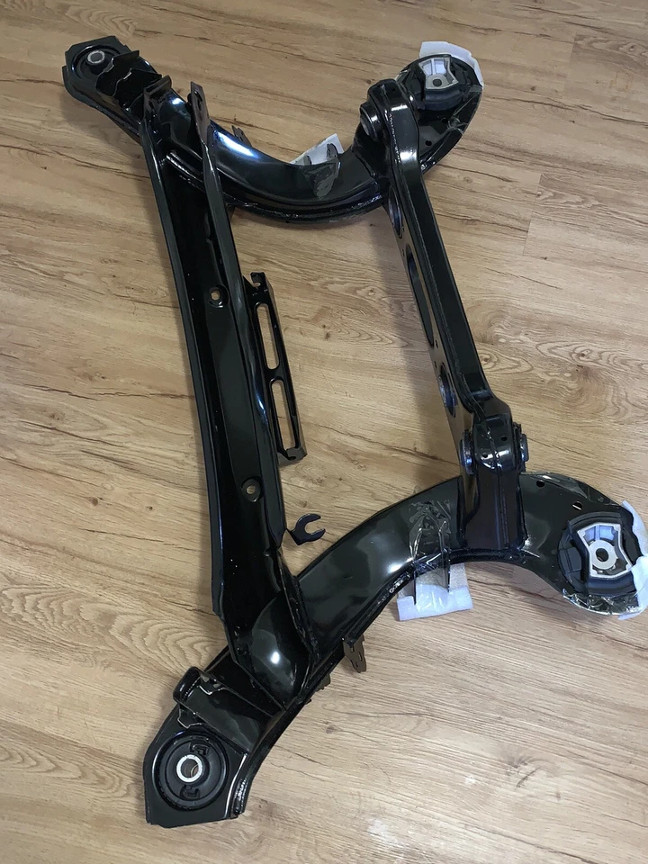 2011 E550 4Matic 梅赛德斯奔驰后副车架  — 第 1/4 张图片