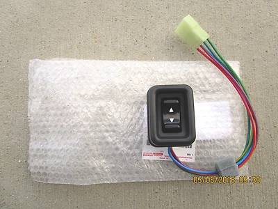 88 - 90 TOYOTA LAND CRUISER FJ60 FJ62 FRONT RIGHT SIDE POWER WINDOW SWITCH NEW - Image 1 of 3