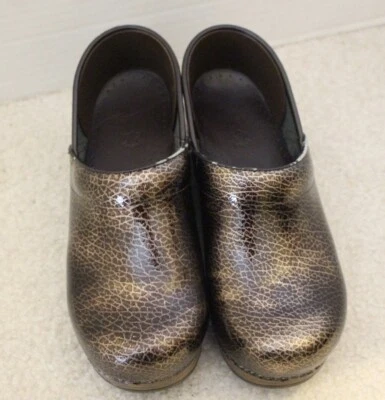 Zapatos zueco cómodos con estampado de piel de animal metálico marrón Dansko enfermería talla 39 Foto 1 de 4