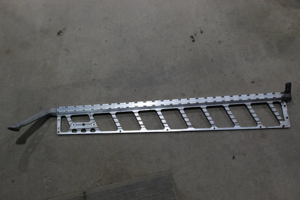 Polaris Rmk 800 2014 155 pulgadas estribo izquierdo reposapiés agrietado Foto 1 de 4