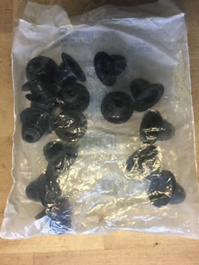 Engine Valve Stem Oil Seal Set Mahle SS45930 - Bild 1 von 2