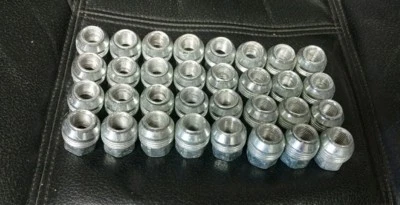 32 CHEVY/GMC TRUCK / SUV OEM 14MM 1.5 METRIC LUG NUTS - Image 1 of 4