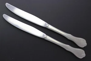 Oneida Wm A Rogers Stainless - AMERICAN FREEDOM - Dinner Knives, Set of 2 - Picture 1 of 2