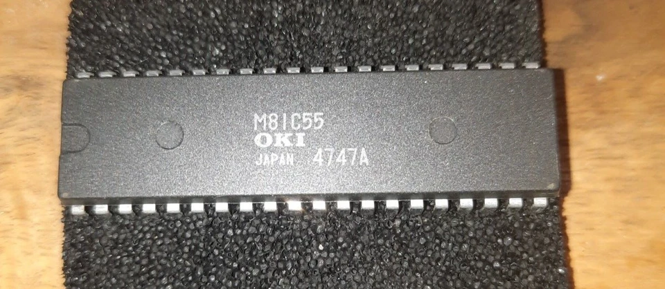 1 x M81C55 OKI 2k bit RAM statica (256 byte) con porte I/O parallele 44 NOS - Immagine 1 di 1