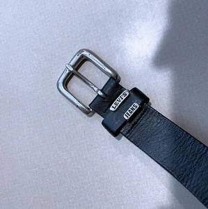 Levi's schwarzer Ledergürtel - 45" lang - einfarbig - hergestellt in den USA - Bild 1 von 8