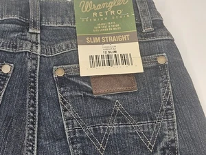 Jungen Wrangler Retro schmale gerade blaue Jeans 1088BWZJM Größe 12 NEU - Bild 1 von 13