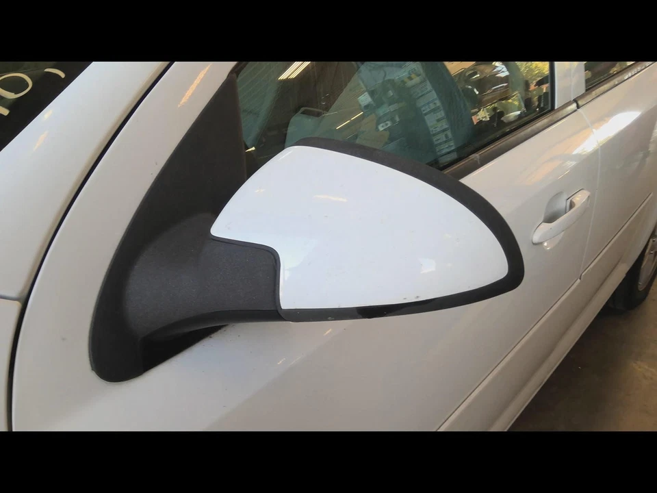 Espejo retrovisor de puerta izquierdo usado se adapta a: Chevrolet Cobalt Power 2007 carrocería color opcional DG7 SDN L Foto 1 de 4