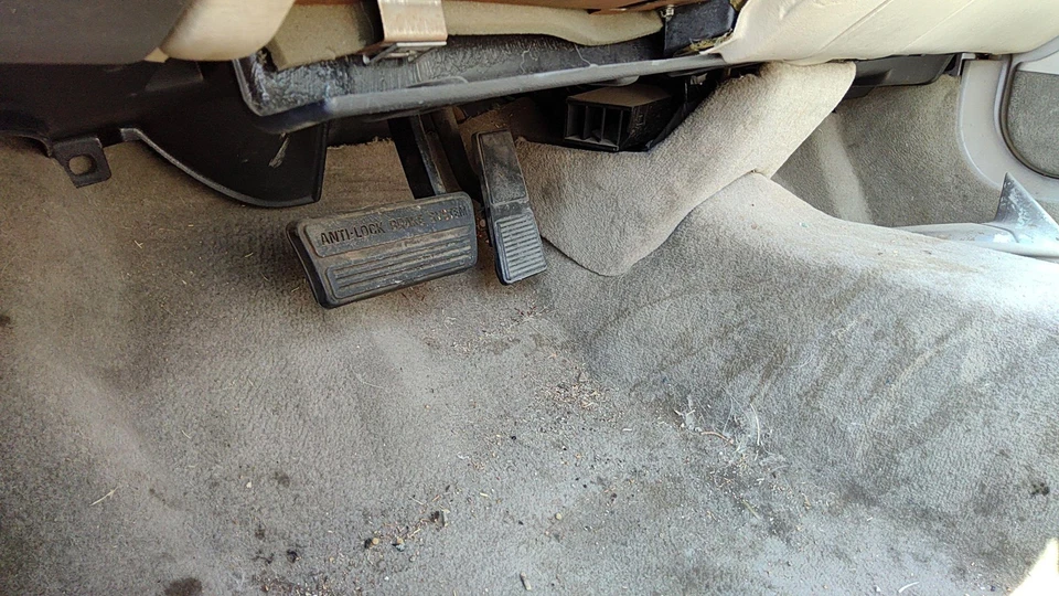 1999 Cadillac Deville Complete Brake And Gas Pedal Assembly Oem - Image 1 of 1