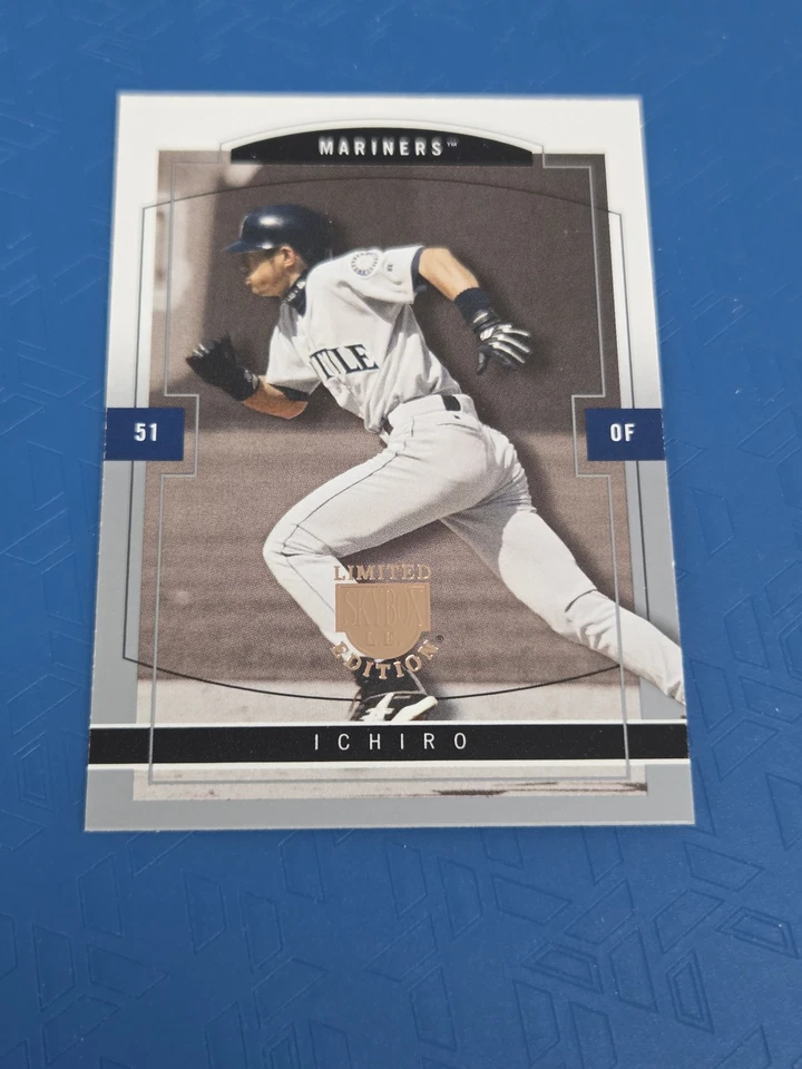 2004 SkyBox LE #33 Ichiro - HOF Seattle Mariners BASEBALL Card B7 - Image 1 of 2