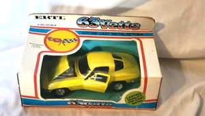 Auto replica Ertl '63 Corvette metallo pressofuso in scatola scala 1/25 #1782  - Foto 1 di 9