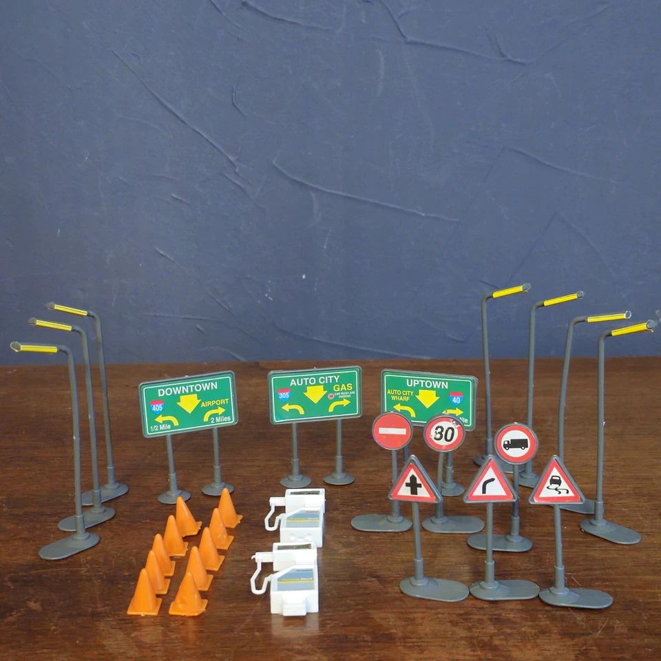 28 Piece Hot Wheels Auto City Garage Signs Lights Gas Pumps Safety Cones 93170 - Image 1 of 4