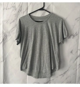 OLD NAVY ACTIVE GO DRY GREY SHORT SLEEVE TOP WOMENS XS - Picture 1 of 5
