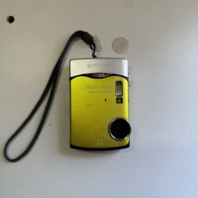 Olympus Stylus 790 SW 7.1MP Waterproof Digital Camera - Green - Image 1 of 3