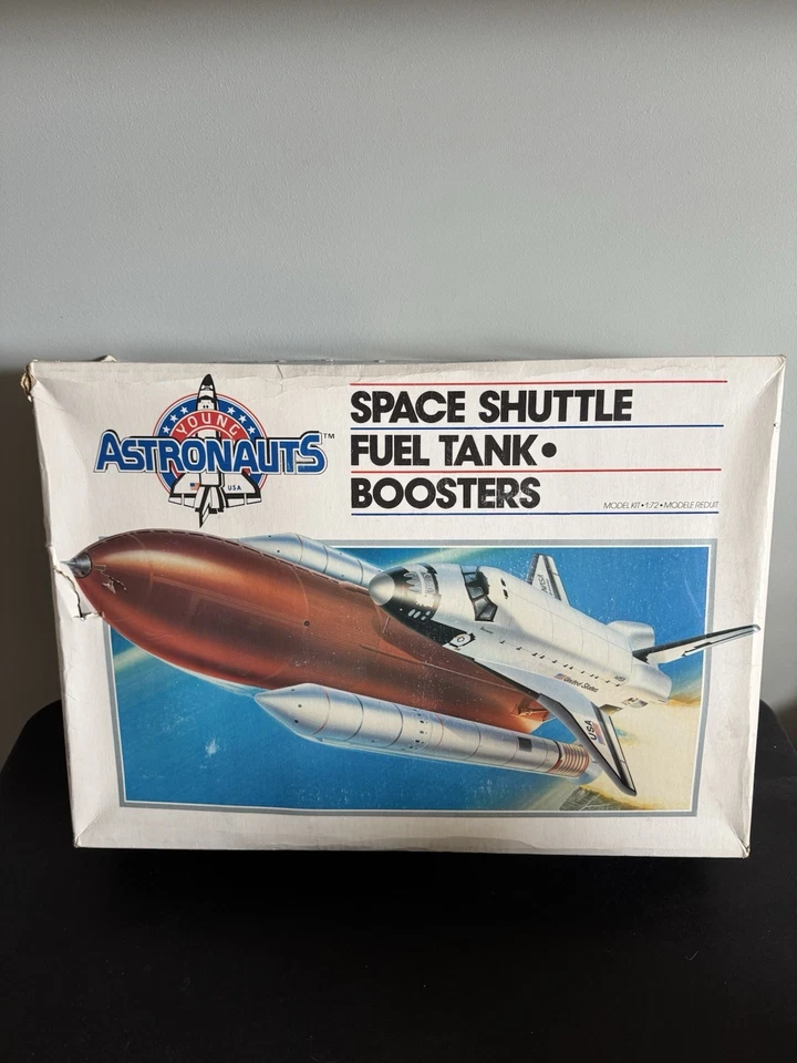 Monogram 1:72 Space Shuttle Fuel Tank Boosters Young Astronaut Model Kit New Vtg - Image 1 of 4