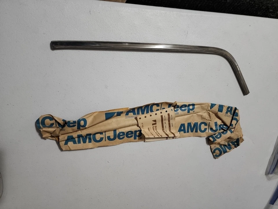 Nuevo de Lote Antiguo 1971-1978 AMC HORNET PUERTA TRASERA DERECHA PASAJERO VENTANA MOLDURA SUPERIOR 8127284 Foto 1 de 4