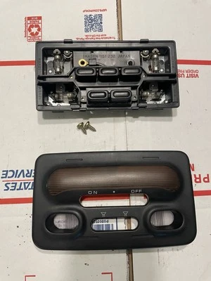 Luz domo superior Mitsubishi 3000gt 1991-1999 OEM negra Foto 1 de 2