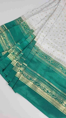 Sari de gasa verde y blanco - Borde con patrón de oro verde - Ligero Foto 1 de 4