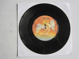 B.A. ROBERTSON & MAGGIE BELL - HOLD ME - 7" 45 rpm vinyl record - Picture 1 of 1