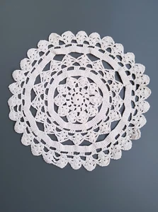 Häkeldeckchen rund Häkeldecke 25 cm natur Handarbeit Tischdeckchen Tischdecke - Bild 1 von 5