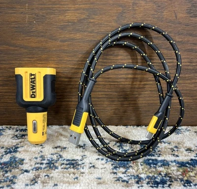 "Cargador USB móvil Dewalt DXMA1419008 2 puertos 12V-24V DC con cable USB-C 4""" Foto 1 de 4