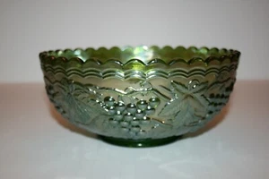 Vintage Imperial Glass Carnival Green Grape 8 1/2" Round Serving Bowl - Picture 1 of 6